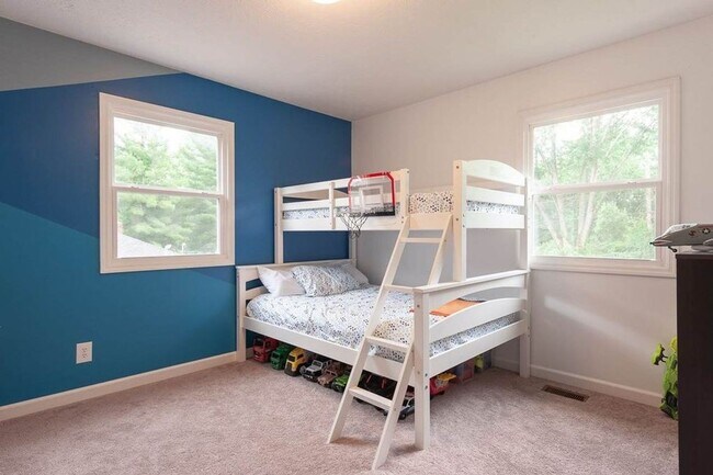 Building Photo - Well-Appointed East-Side Home with Exceptional Living Space in Sycamore Knolls