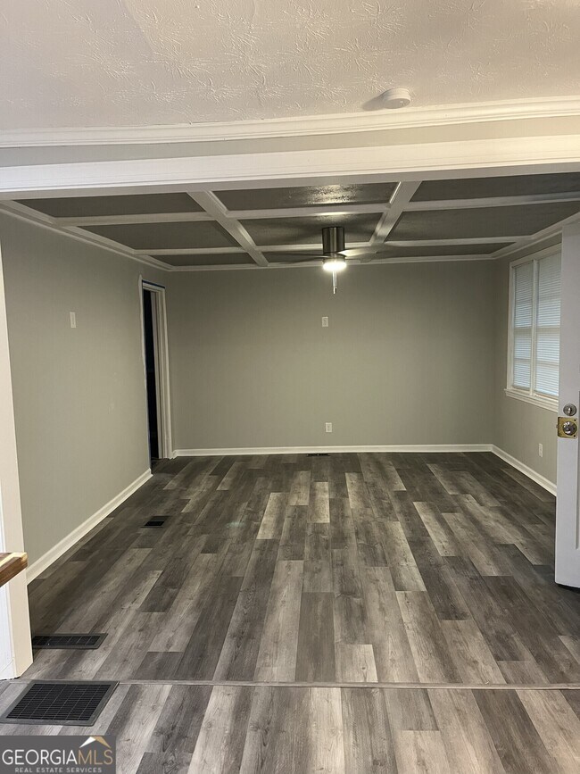 Building Photo - 914 Ozora Rd