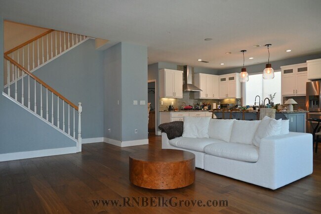 Building Photo - 5 Bedroom Home in Elk Grove! - Resident Benefit Package Property