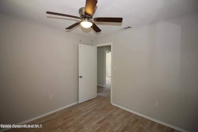Building Photo - 75 Rivercliff Ln