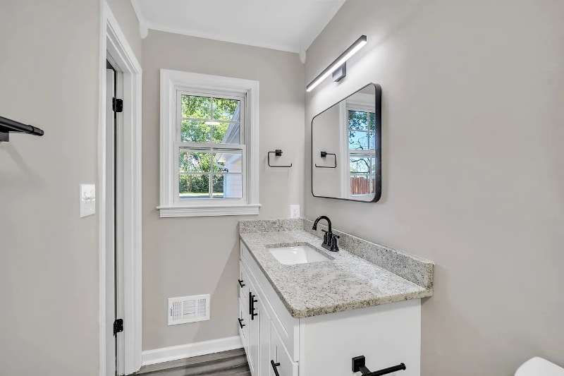 Building Photo - 120 Abbotsford Dr