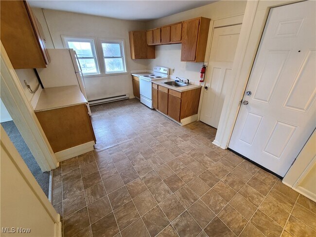 Building Photo - 2824 Hudson Dr