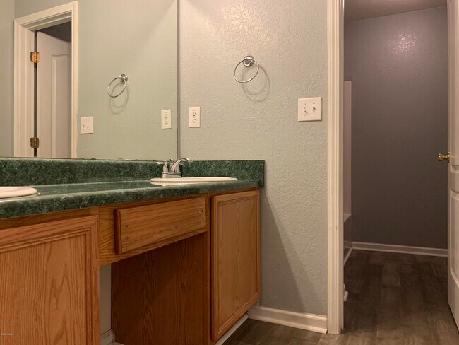 Building Photo - 207 Beaumont Heights