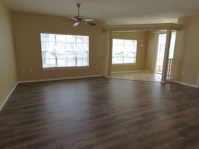 Building Photo - Orlando Park Central Gated Resort Style Co...