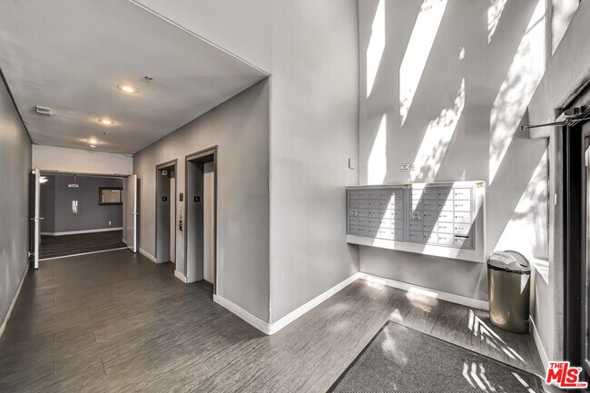 Building Photo - 4477 Woodman Ave