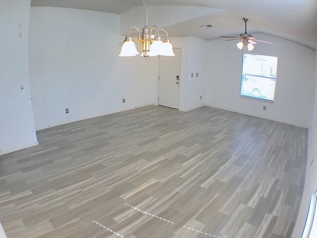 Building Photo - East El Paso 3bed/2bath Refrig A/C