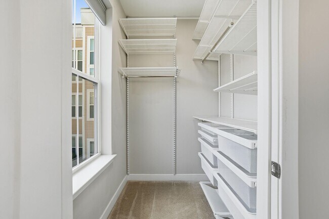 Building Photo - 989 S Buchanan St