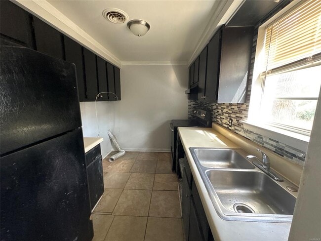 Building Photo - 813 Azalea St