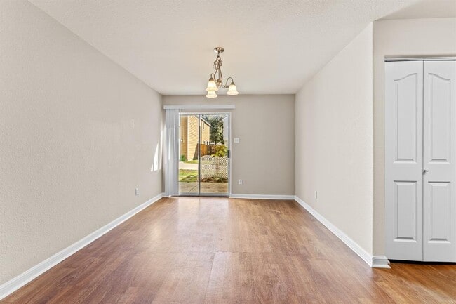 Building Photo - 220 Trestle Tree