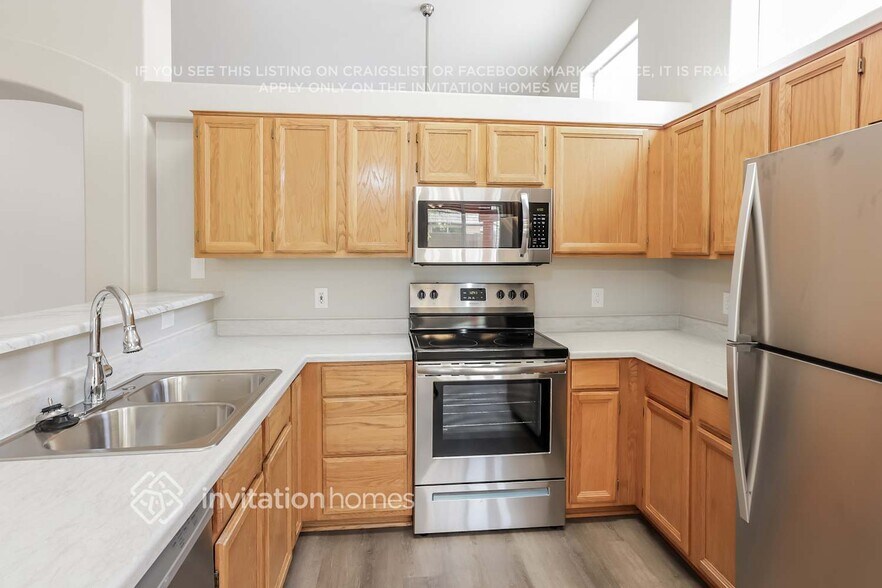 Building Photo - 1925 E Fellars Dr