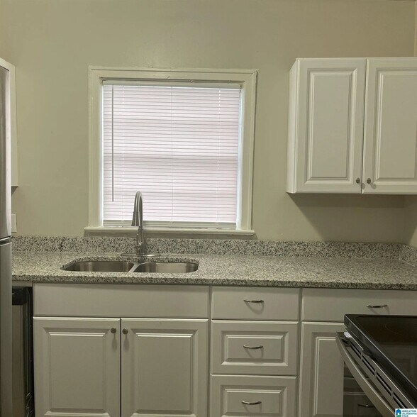 Building Photo - 4920 Ave I