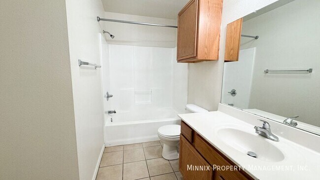 Building Photo - 904 N Belmont Ave