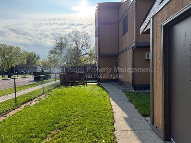 Building Photo - 2224-30 1/2 30 1/2 Ave S