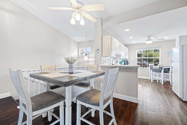 Building Photo - BEAUTIFUL COACH HOME AT WINDSOR PLACE IN B...