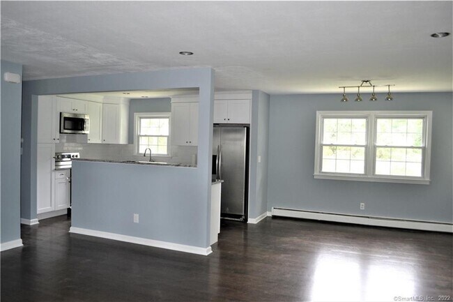 Building Photo - 4 Oriole Dr