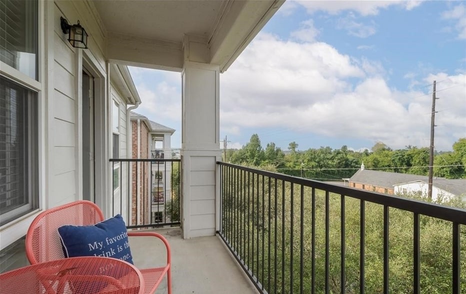 Building Photo - 600 13th St E