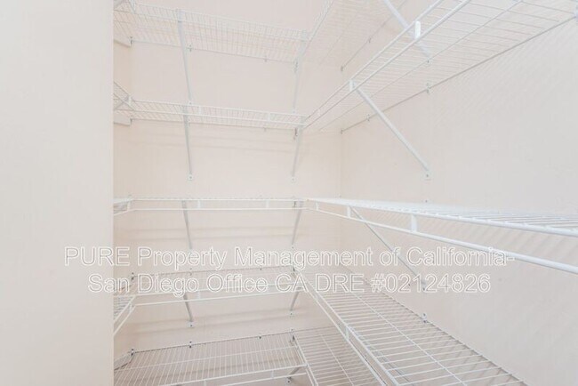 Building Photo - 3375 Ullman St