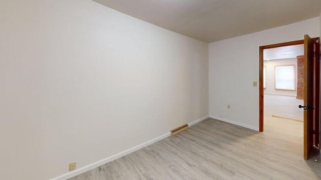 Building Photo - 507 8th Ave SW