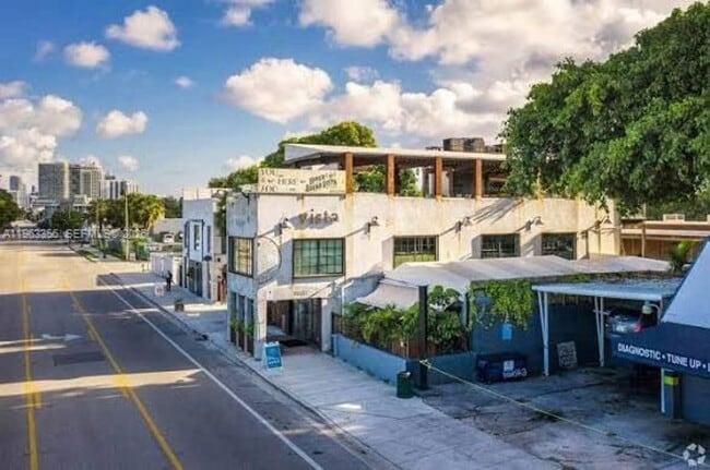 Building Photo - 231 NE 45th St