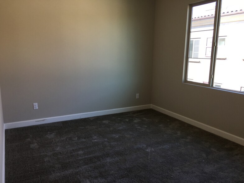 Building Photo - 1572 Fortaleza Way #18