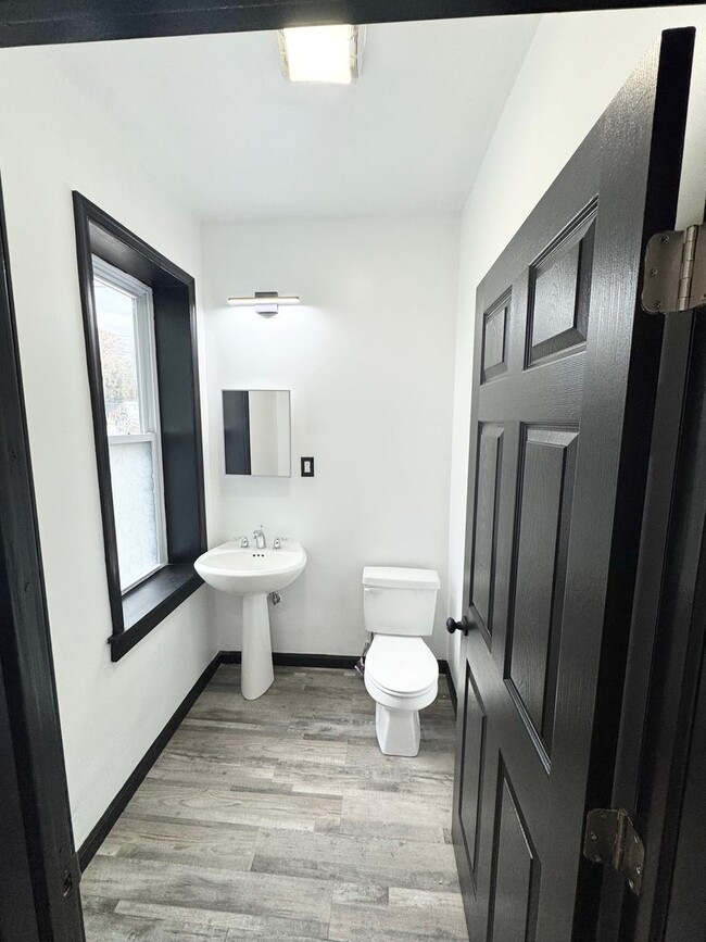 Building Photo - STRA509