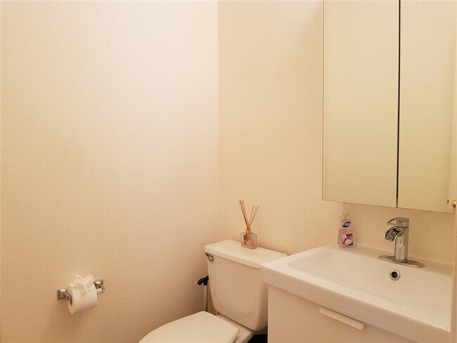 Building Photo - 16100 S Great Oaks Dr