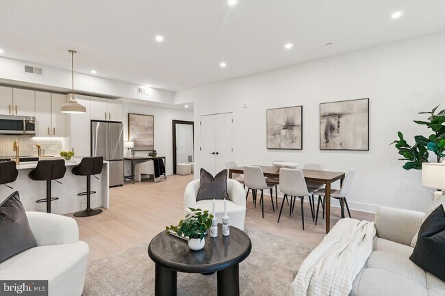 Building Photo - 30 W Allens Ln