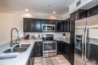 Building Photo - 10080 E Mountainview Lake Dr