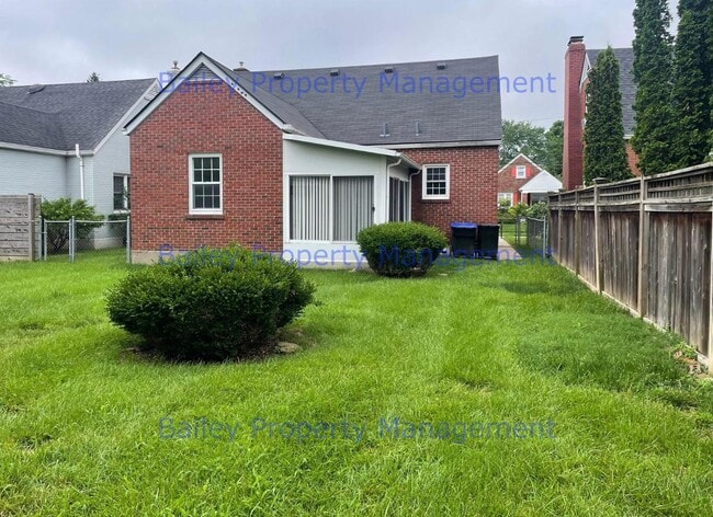 Building Photo - 215 McCready Ave