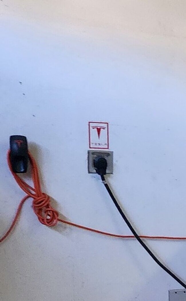 Building Photo - 5 Bedroom 3 Bathroom with 3 car Garage in the Sylvan School District