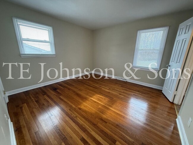 Building Photo - Charming 3 Bedroom Home with Hardwood Floors and Large Backyard in Winston-Salem