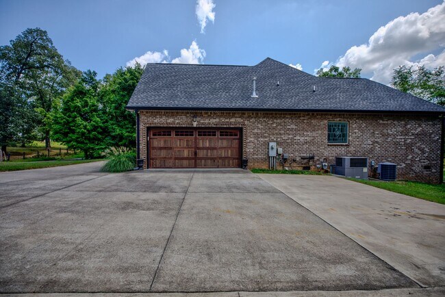 Building Photo - Fully Furnished, Short Term Rental, 1 Mont...
