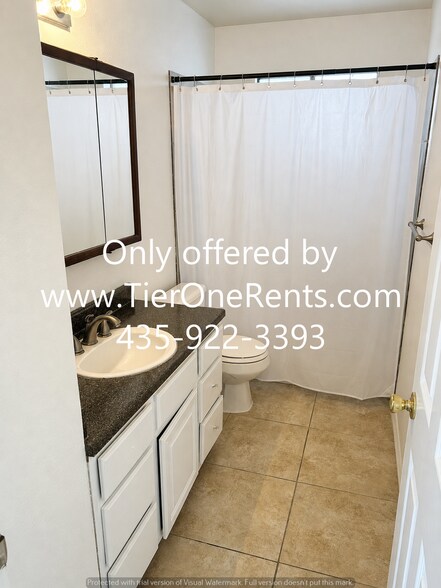 Building Photo - This property offers a NO DEPOSIT option available for qualified renters!
