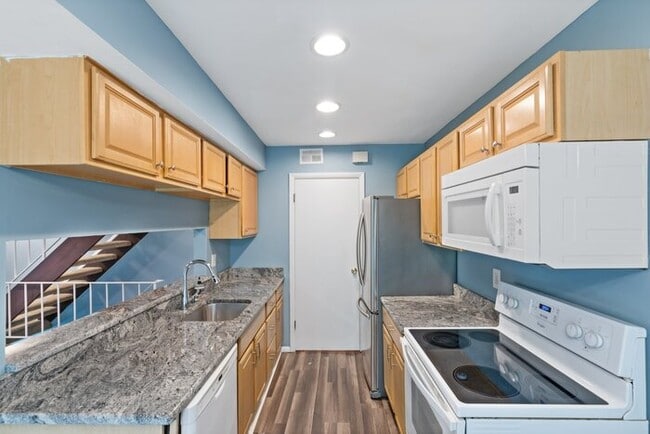 Building Photo - 43 Woodenbridge Ct