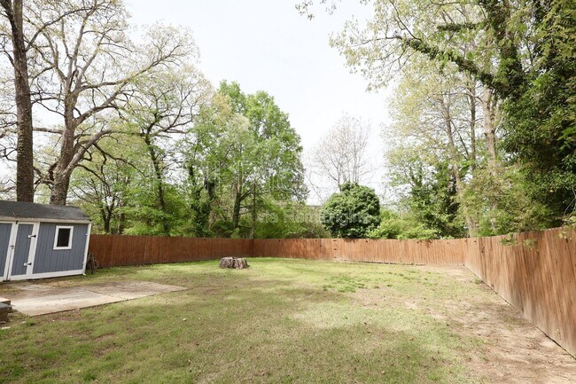 Building Photo - 936 Halsey Ln