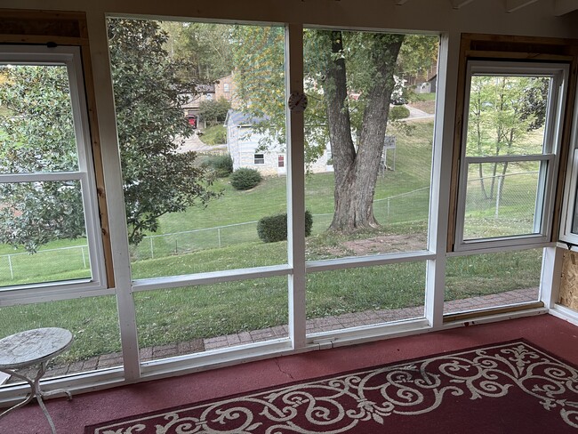 Screened in back porch, fenced back yard. - 1818 Pinewood Dr