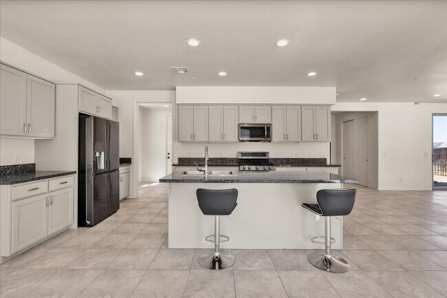 Building Photo - 56923 Ivanhoe Dr