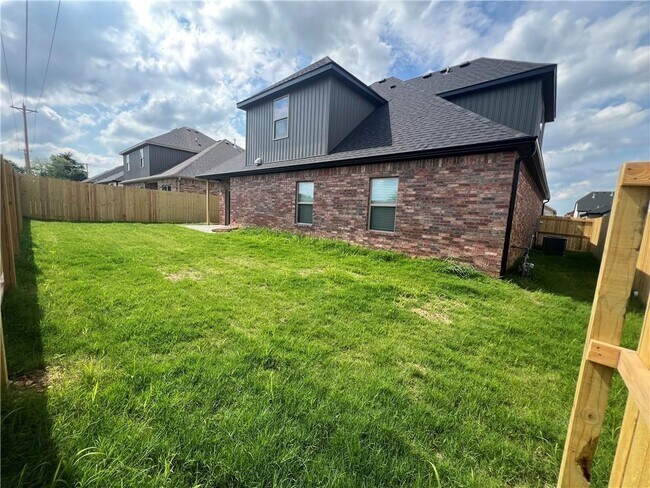 Building Photo - 7301 SW Basswood Ave