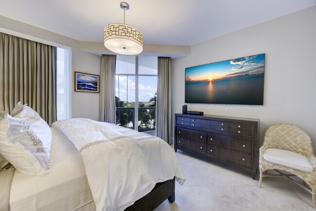 Building Photo - 2700 N Ocean Dr