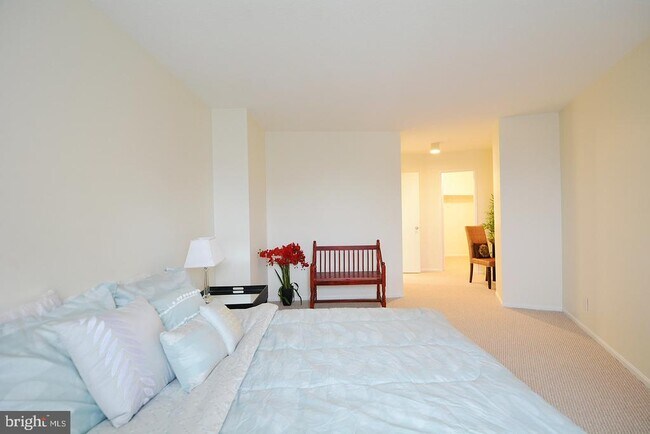 Building Photo - 307 Yoakum Pkwy