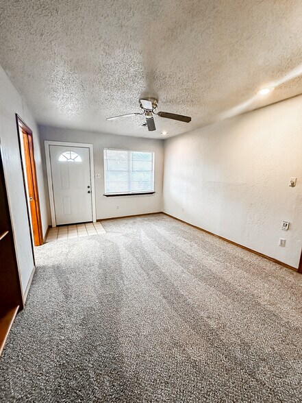 Building Photo - 6910 SW Forest Ave