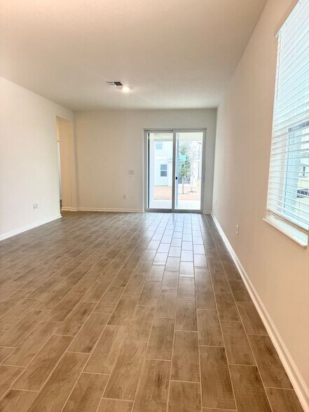 Building Photo - 879 Shumard Wy