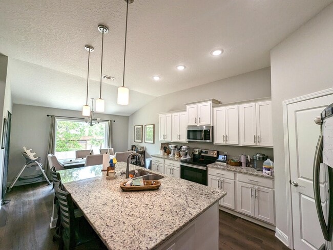 Building Photo - 1609 Ponderosa Dr