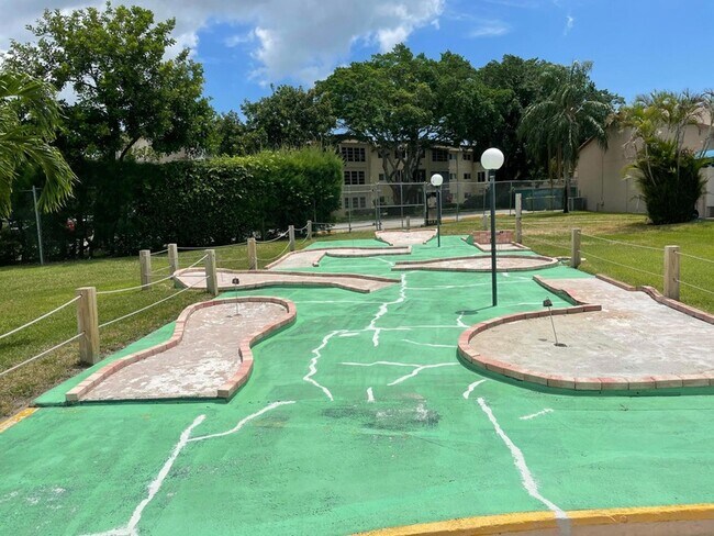 Building Photo - 770 Lori Dr