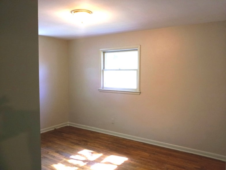 Building Photo - 4919 Fuller Dr