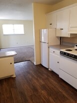 Building Photo - 907 24th St