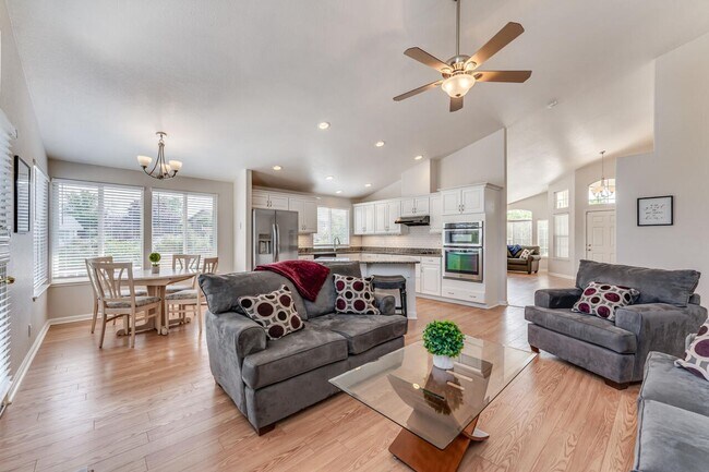 Building Photo - FULLY FURNISHED Sparks home with all utilities included and flexible lease options