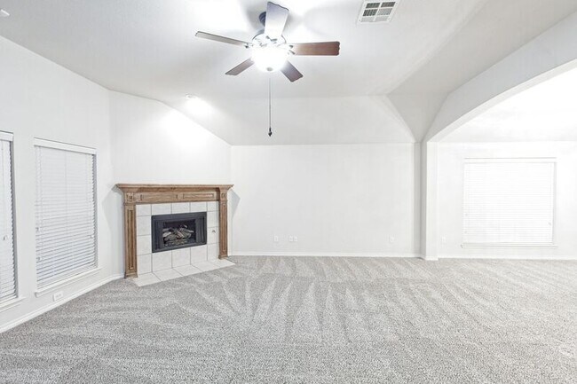 Building Photo - 5925 Silver Buckle Dr