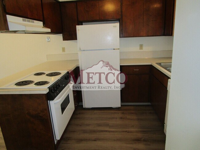 Building Photo - 04703