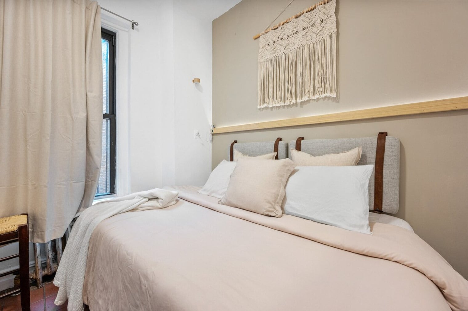 Building Photo - 400 W 47th St